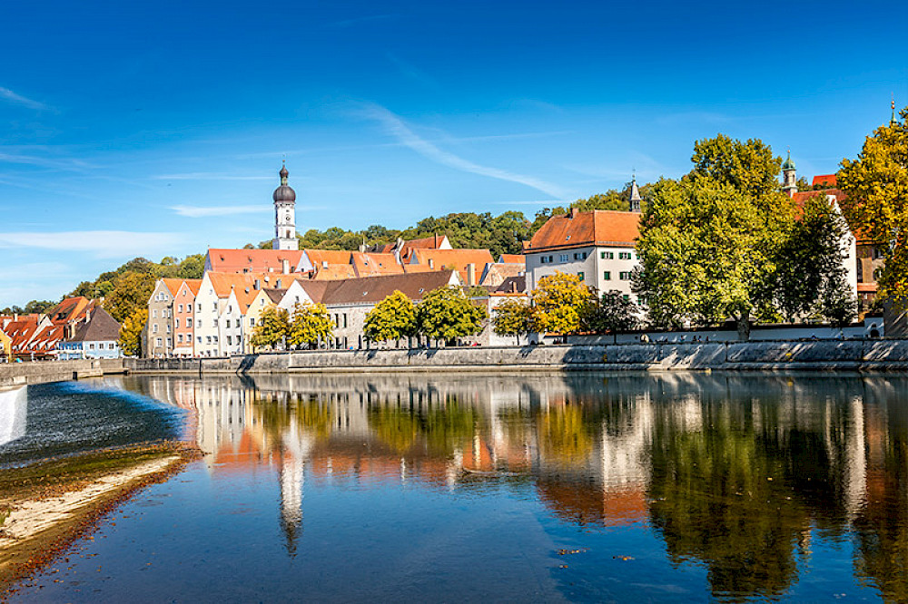 Bild zeigt die Stadt Landsberg und den Fluss Lech.
